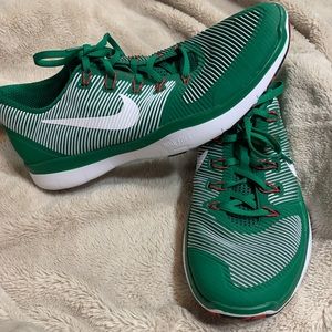 Nike Mens versatility sz 11
